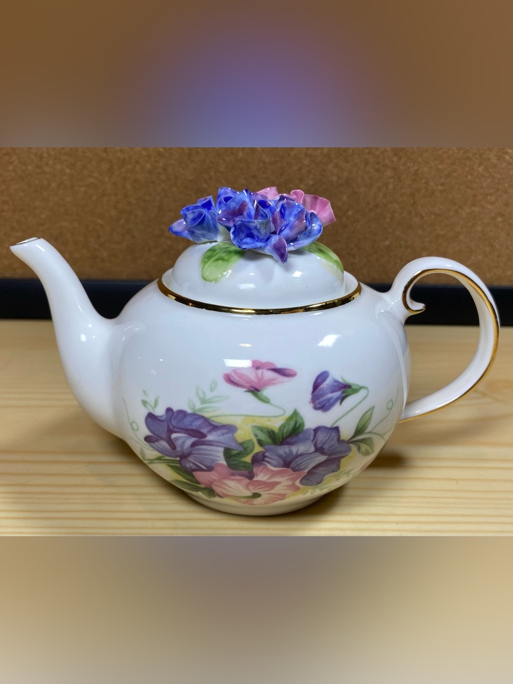 The Country Cottage Teapot Collection 1992 Royale Stratford Sweet Peas Vintage